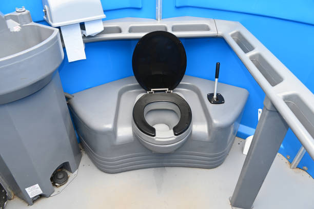 Portable Toilet Options We Offer in Hull, IA